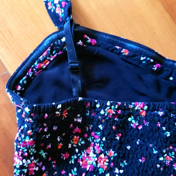 Bethany M❤️ta Halter Top - Picture 6 of 7